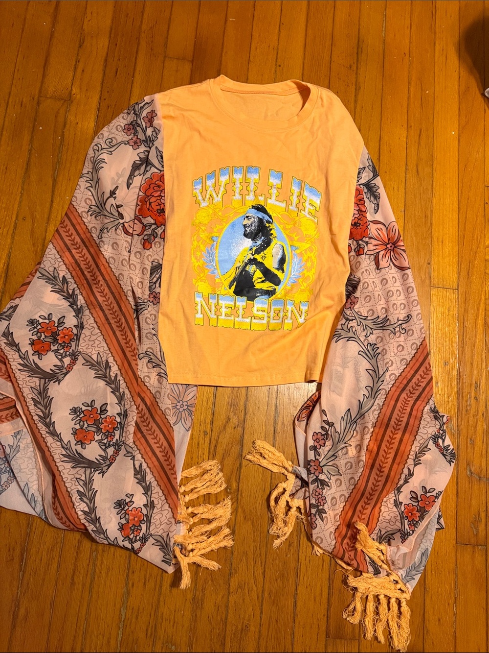 Willie Nelson boho Graphic Peach Women’s Crop Tee with Floral Kimono medium